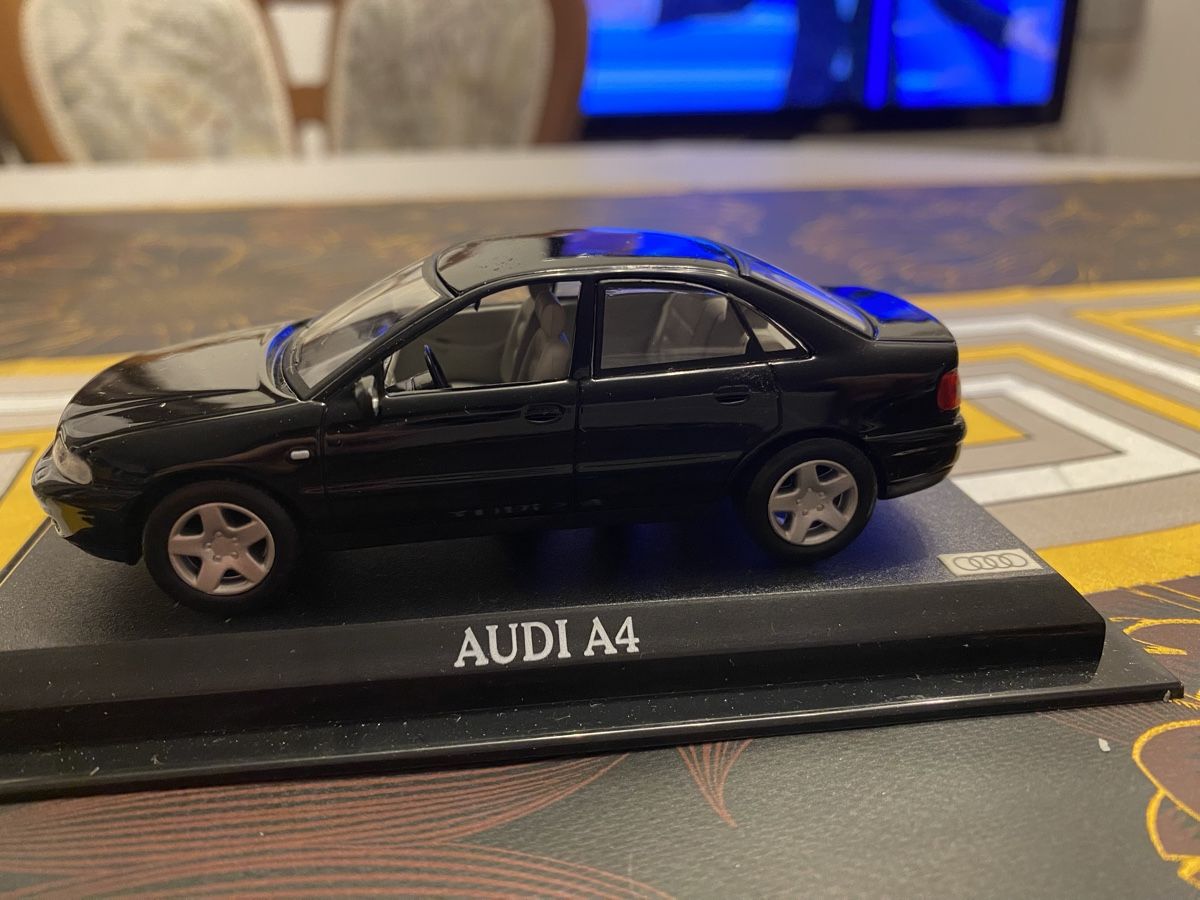 Audi Modellini d'auto: Audi A4 – Nuovo (secondo la descrizione) da St. Margrethen SG venduto da Alfista_159 1