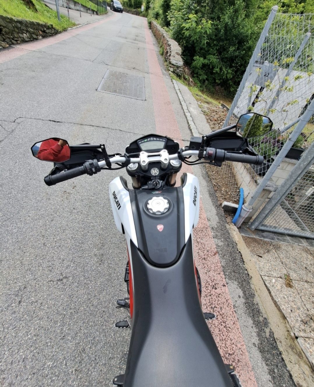 Ducati Strada: Ducati Hypermotard 939 – Usato da Gravesano venduto da Giusy.tta 3