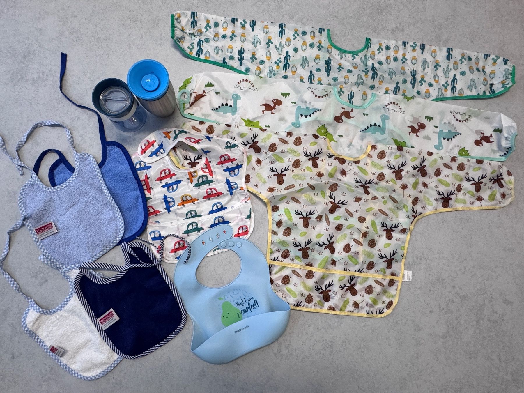 Baby-Mahlzeiten: Set Lätzchen und Trinklernbecher – Gebraucht aus Bonaduz von lut_6rts
