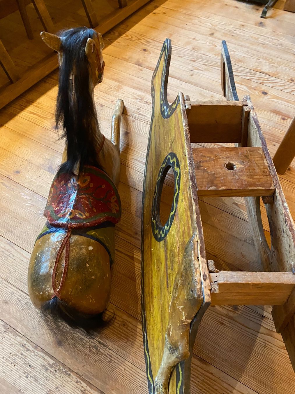 Jouets: Altes Schaukelpferd – D'occasion à Lenk im Simmental par gwustu 5
