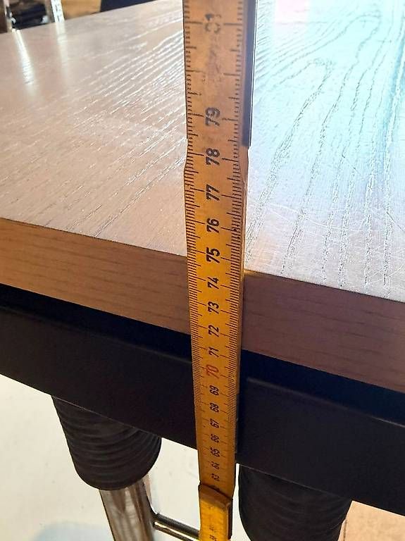 Scrivanie: Bürotisch  massiv – Usato da Landquart venduto da pet_l2dm 1