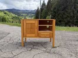 schönes Massivholz Vintage Schreinermöbel