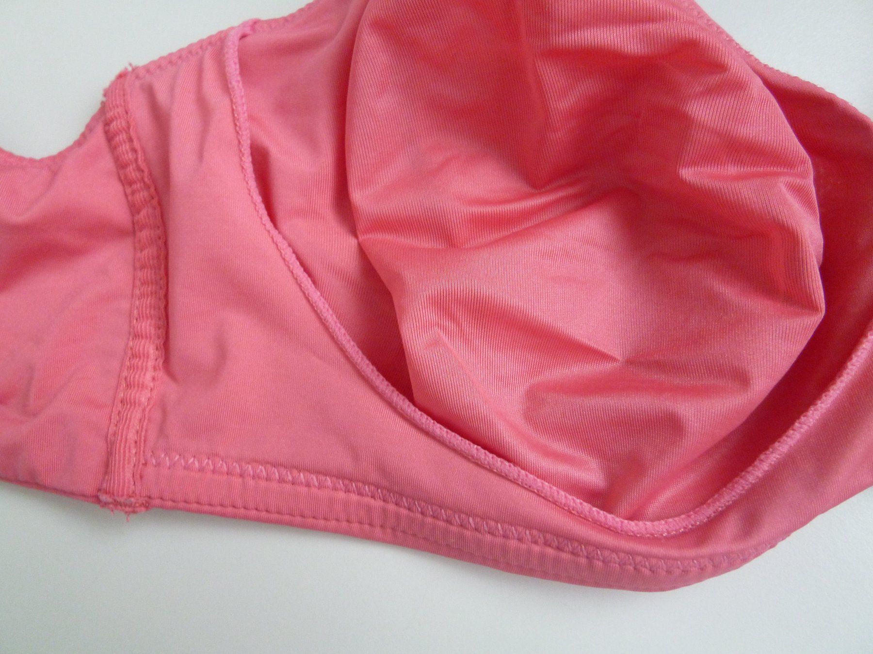 Beldona Altra biancheria intima: BELDONA pinkroter bügelloser BH Gr. M – Usato da Dättlikon venduto da Mamakuga 3