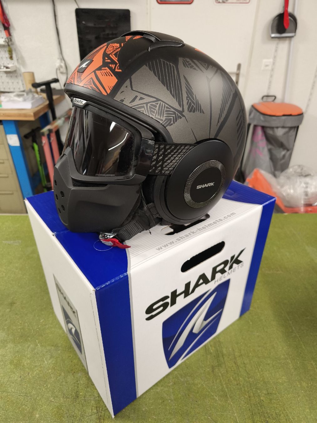 Helme & Visiere: Sharke Drake Helm Grösse L – Gebraucht aus Glattfelden von Optimus-Prime 1