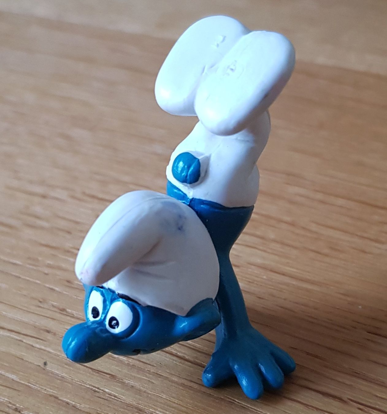 Schleich Spielzeuge: Schleich-Spielfigur Schlumpf am Trapez – Gebraucht aus Schaffhausen von asyouwestley 1