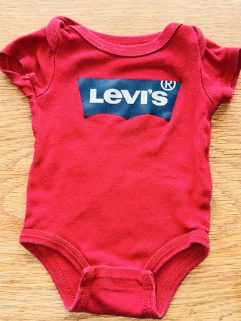Levi's Baby Body Kurzarm Rot, Grösse 50-68cm, Top Zustand!