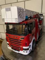 Bruder Scania R-Serie Feuerwehr mit Drehleiter & Wasserpumpe