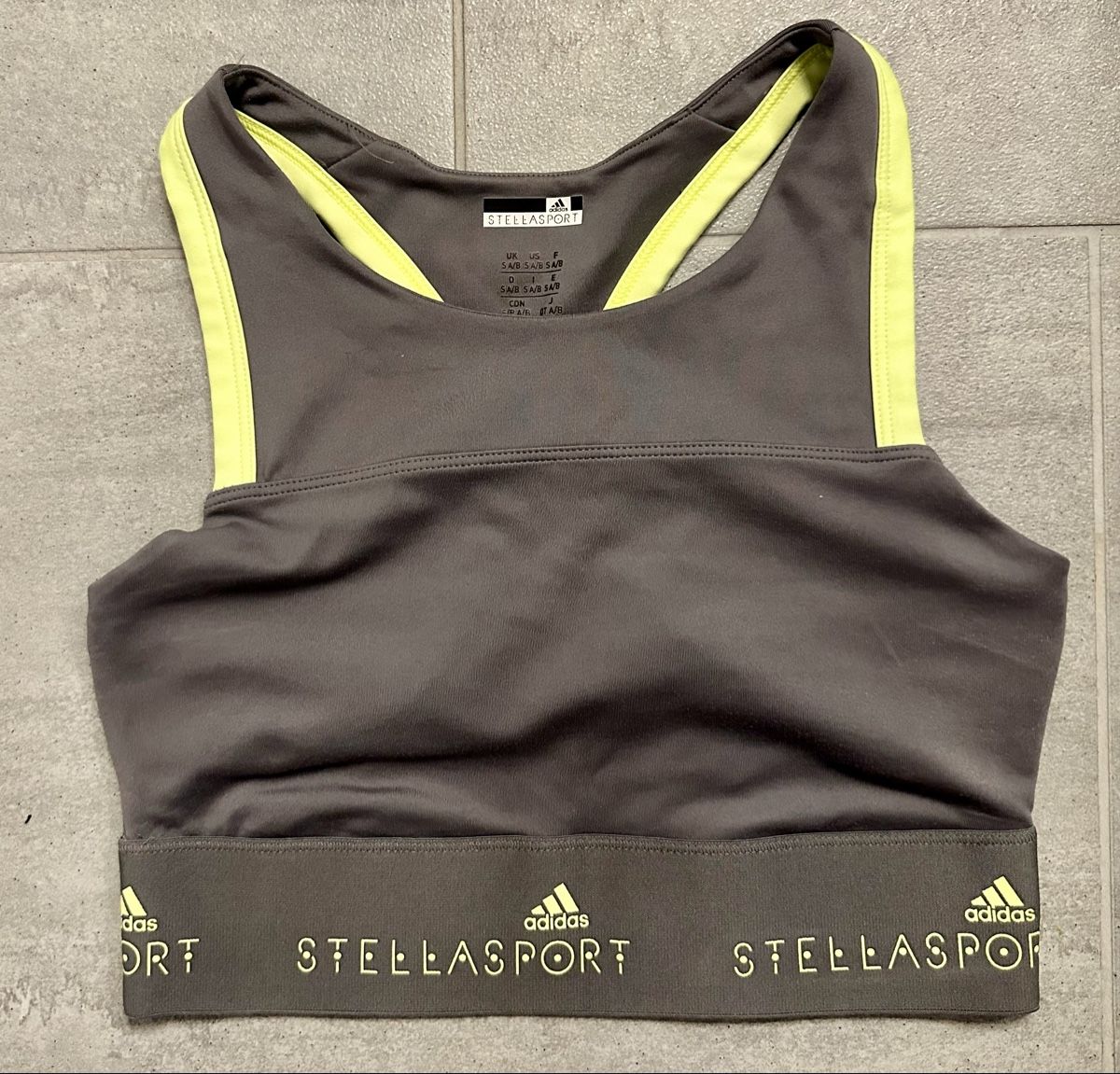 Top: Adidas SportBH by STELLA MCCARTNEY – Usato da Buchs ZH venduto da KittyInStyle 1