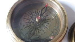 nostalgischer Taschen - Kompass Schiffskompass mass. Messing