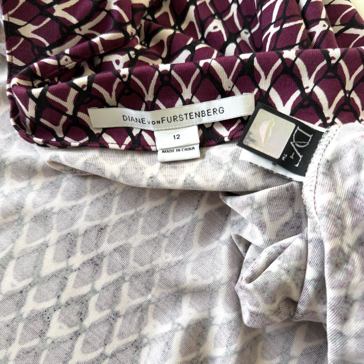 Diane von Furstenberg Vestiti: DIANE VON FURSTENBERG Silk Wrap Dress – Nuovo (secondo la descrizione) da Emmen venduto da Avviivva_Com2023 6