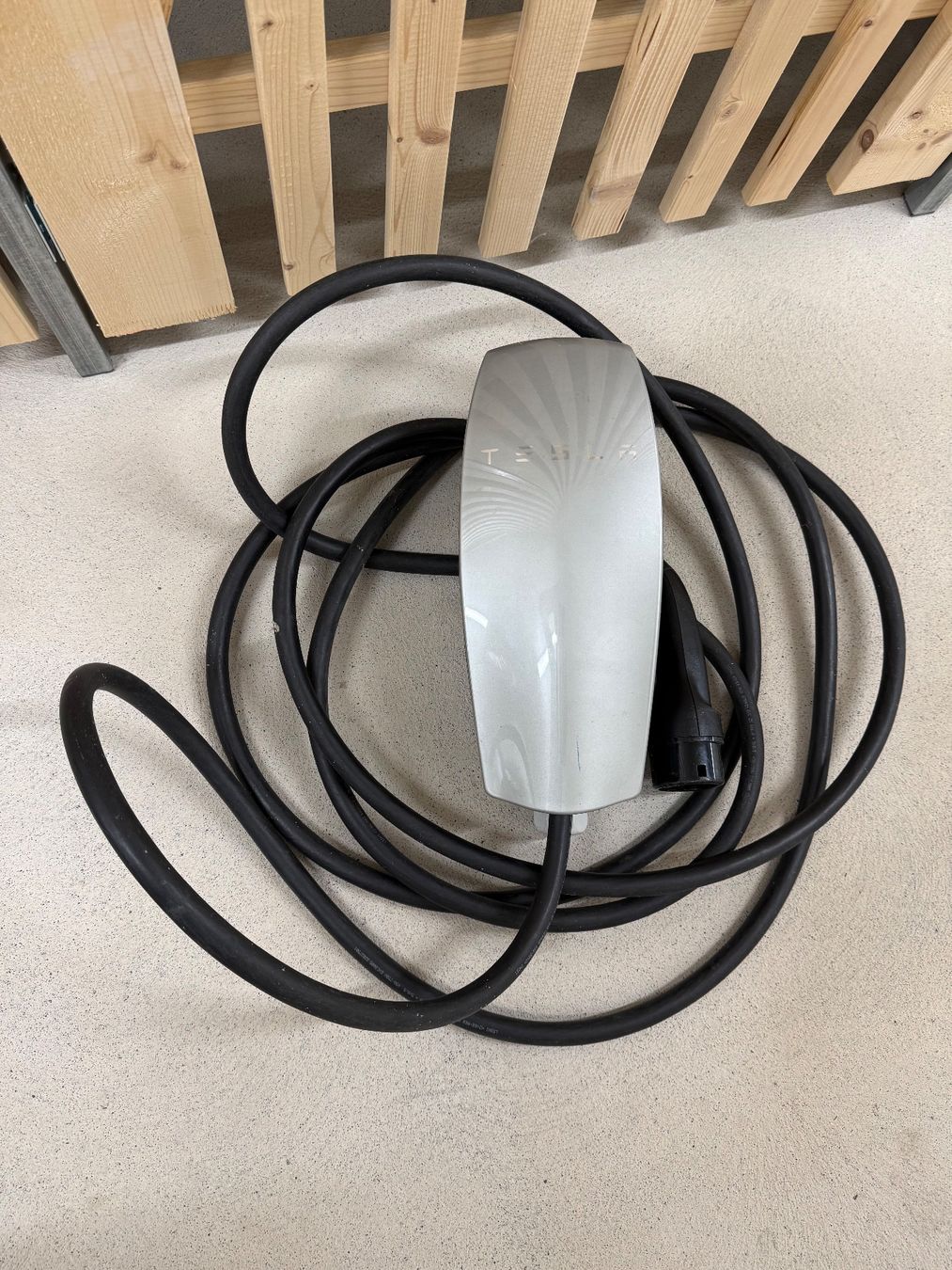 Tesla Caricabatterie: Tesla Wall Connector Gen 2 , 3-phasig, 7.5 Meter Ladekabel – Usato da Wollerau venduto da qua_hw62 1