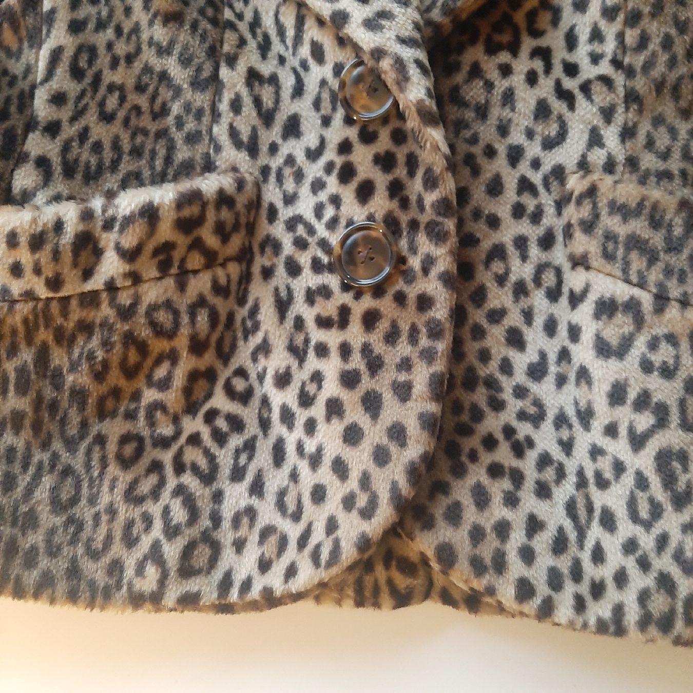 Saint Laurent Jacken: Veste Yves Saint Laurent léopard vintage – Gebraucht aus Chêne-Bourg von chsandra34 3