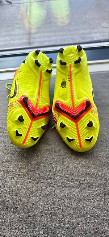 Nike Scarpe da uomo: Fussballschuhe Nike Grösse 36 – Usato da Bellach venduto da Fschoenbaechler 1