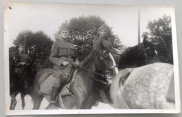 Militaires à cheval