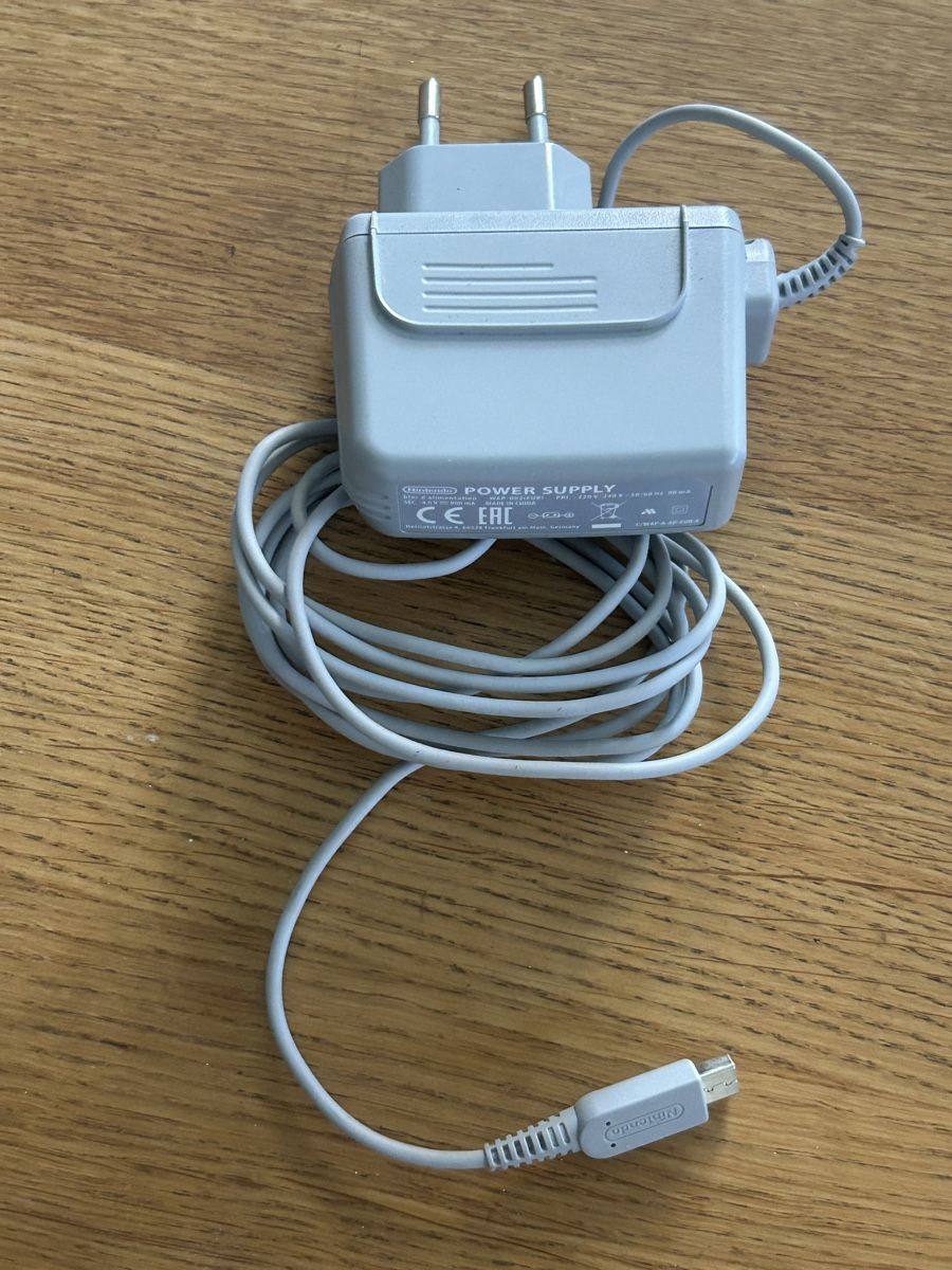 Nintendo Adattatori & Cavi: Nintendo Power Supply Grau 5V 2A EU Stecker NEU – Usato da möhlin venduto da Caja1