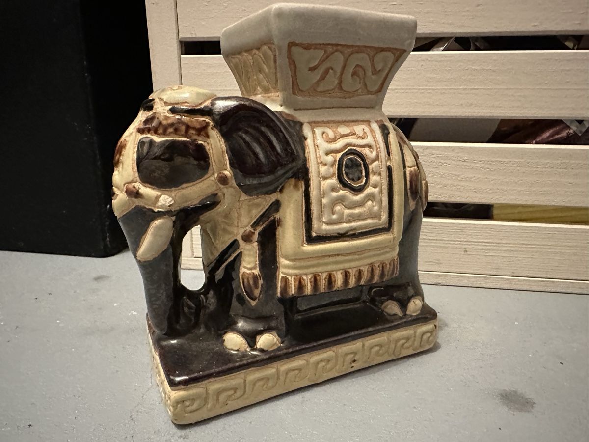 Sculture & Statue: Indischer Elefant aus Keramik 16cm – Usato da Lupsingen venduto da New-Haven 1