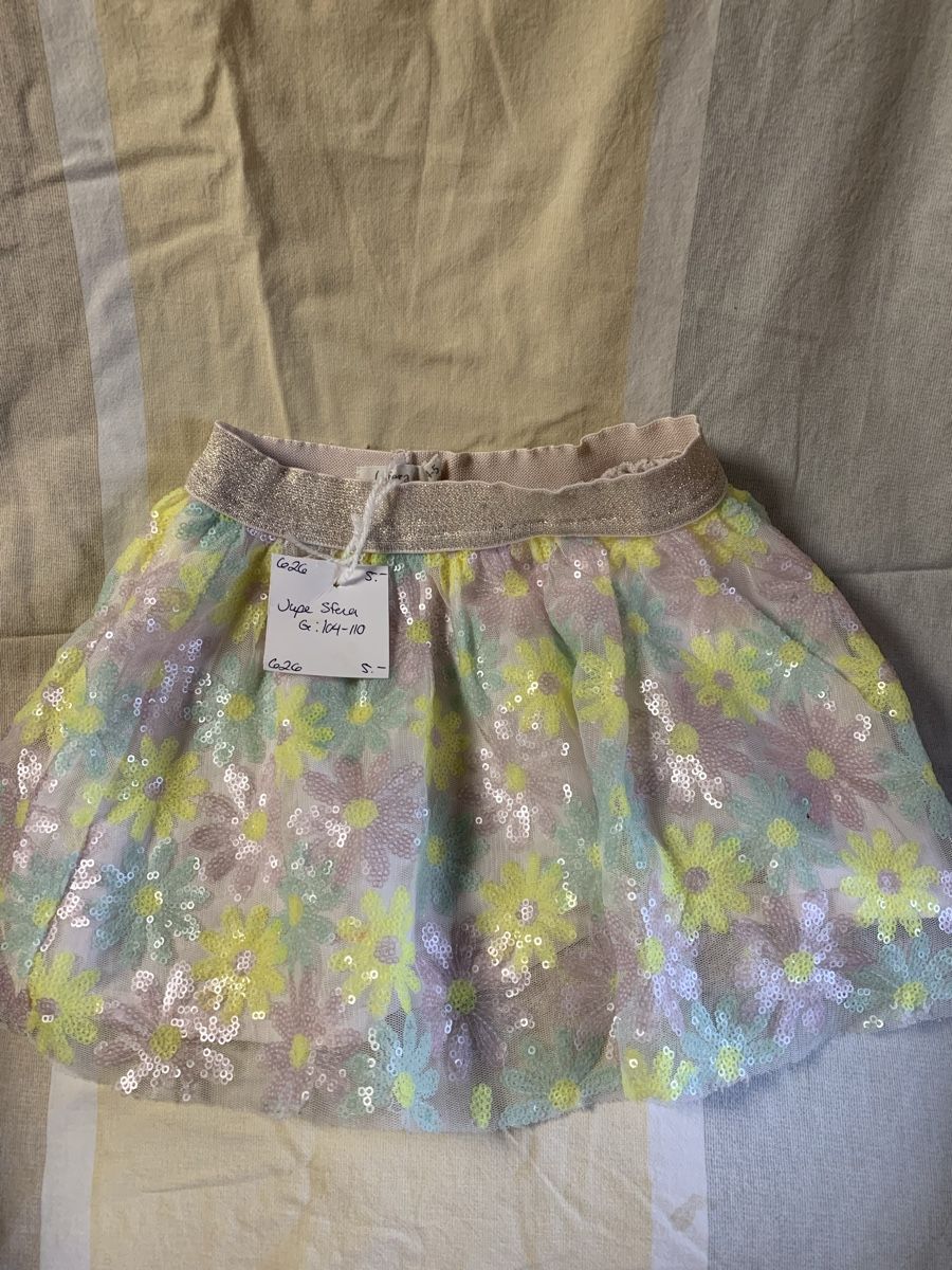 Vestiti & Gonne: Jupe Sfera t:104-110 – Usato da Turbach venduto da mel_q2ry