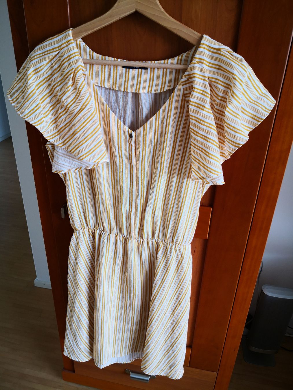 Kleider: Gestreiftes Kleid, Weiss-Orange, Gr. M – Gebraucht aus Wädenswil von coconut1289