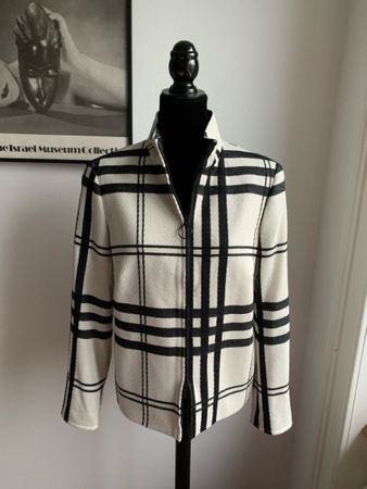 AKRIS: Eleganter heller Woll-Blazer mit Karomuster, 38