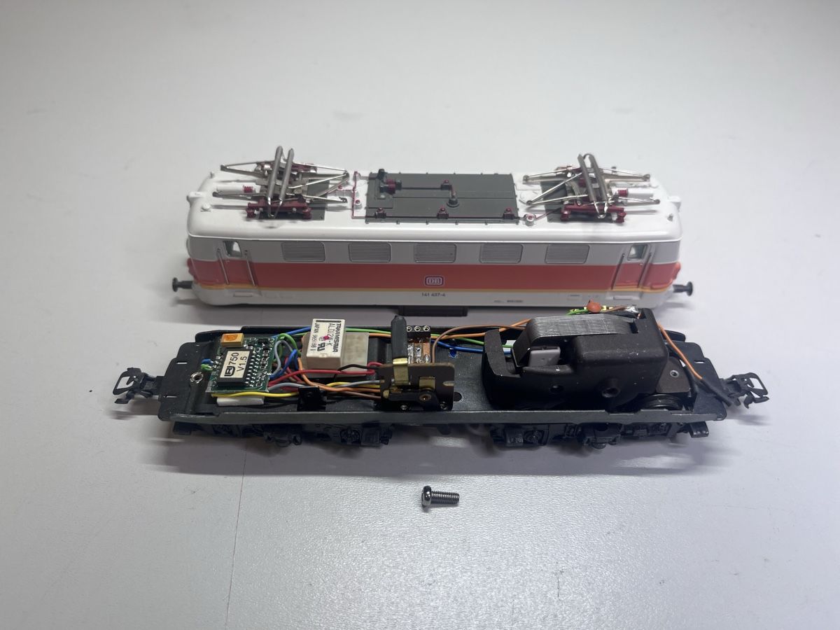 Märklin Modellini di ferrovie: Märklin E-Lokomotive der S-Bahn digital – Difettoso da Adlikon venduto da Tonda01 6