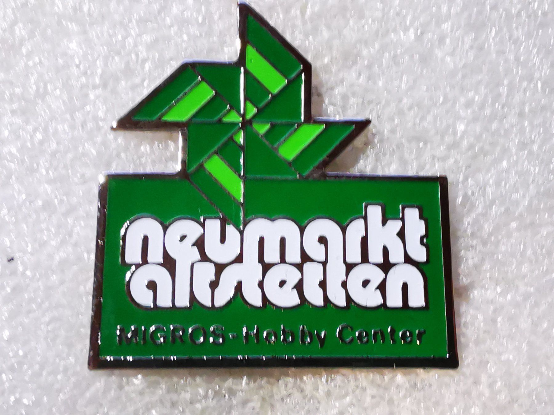 Placchette & Badge: Ansteckpin 99: Neumarkt – Usato da Oppligen venduto da Pin-Fall-Shop