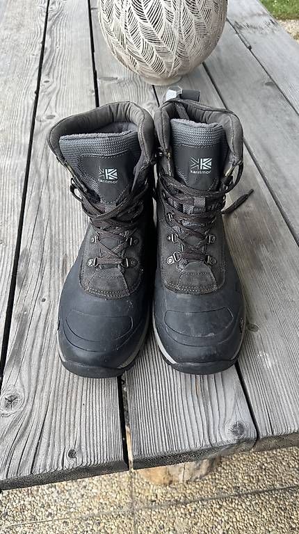 Scarpe da uomo: Chaussures montagne très chaudes – Usato da Verbier venduto da Plav_ 1