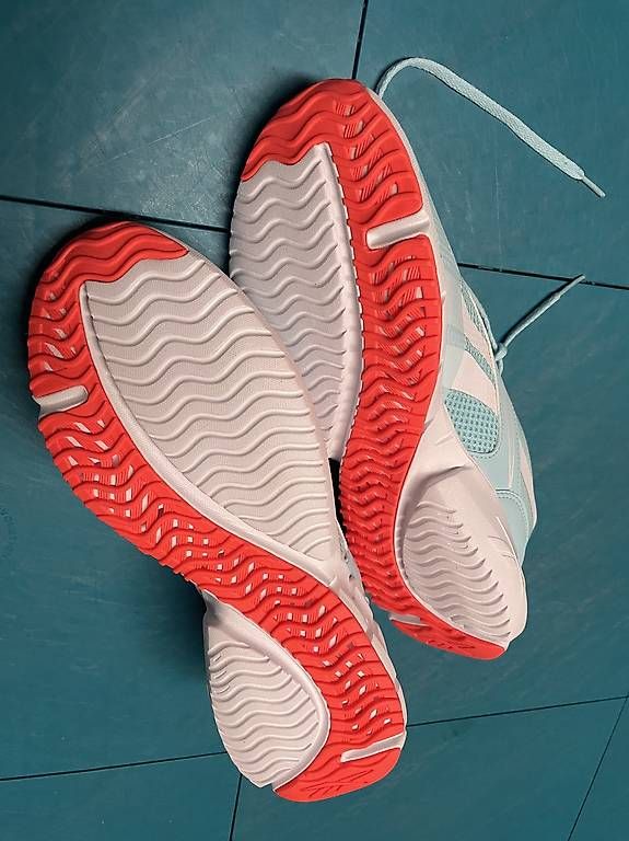 Scarpe da uomo: Hallenturnschuhe Rebook Gr. 40 – Usato da Biel/Bienne venduto da Hamamlezi 3