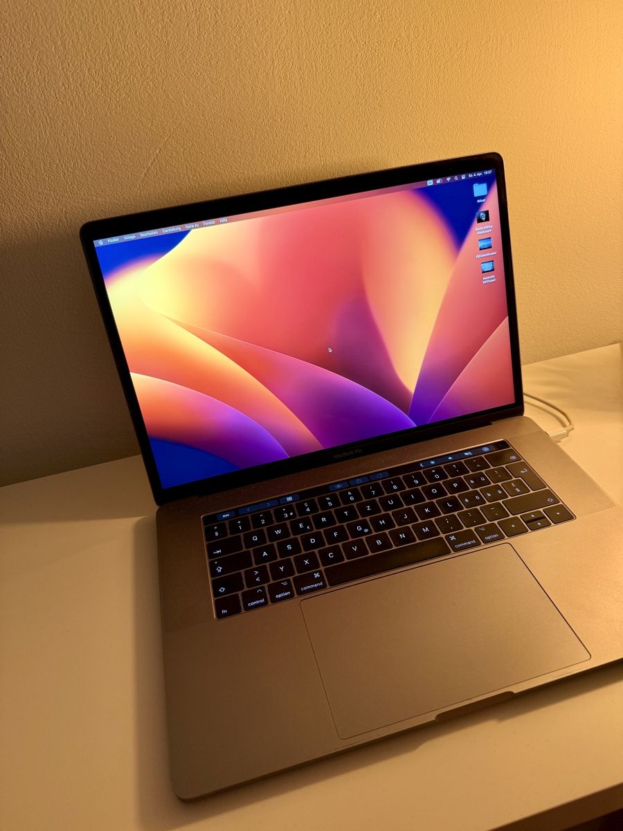 Apple Notebook: MacBook Pro 15 / Touchbar / i7 – Usato da Mellingen venduto da lowjam