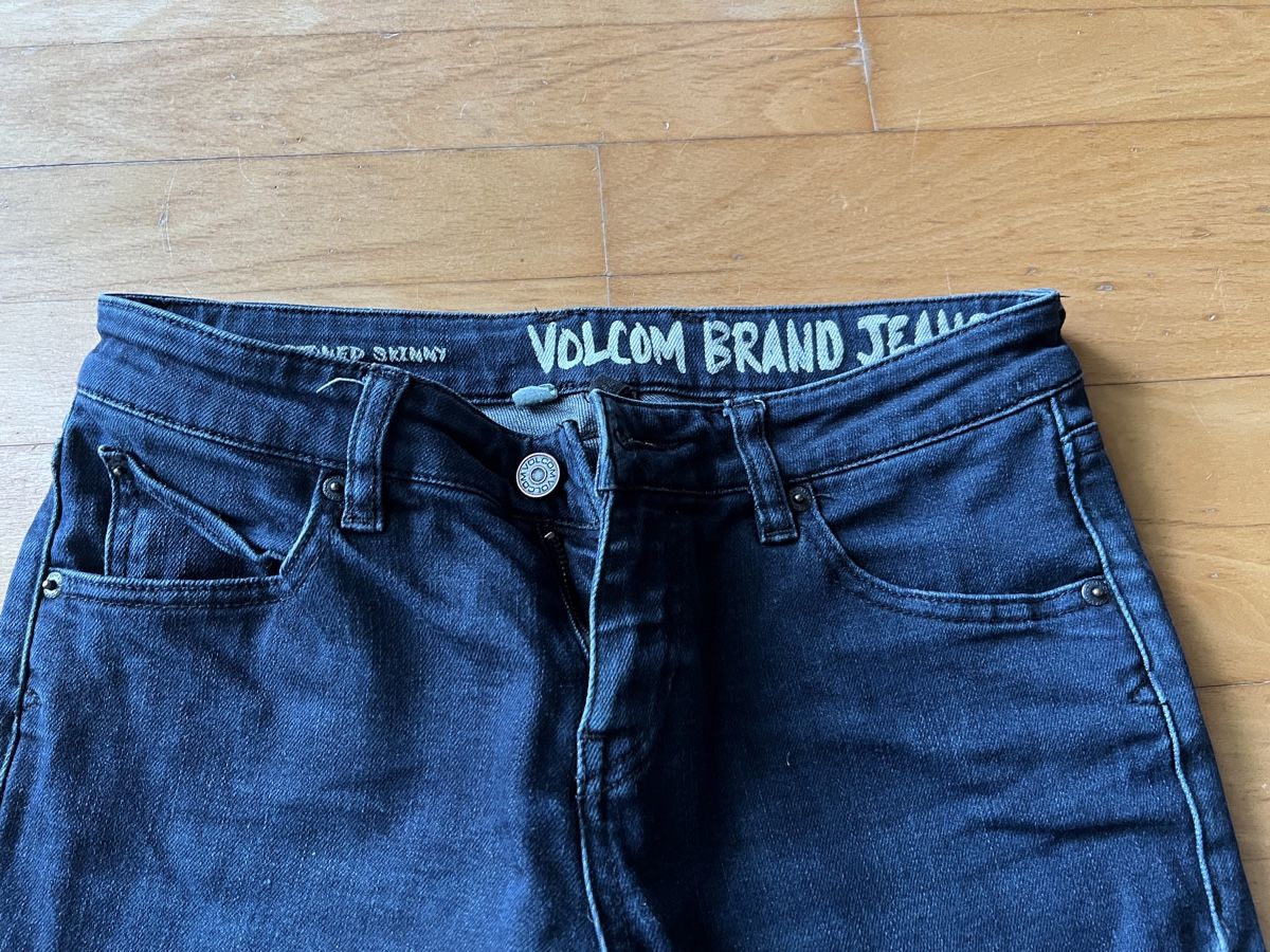 Jeans: Dunkelblaue Volcom-Jeans Gr. 36/S, super Zustand – Gebraucht aus Wohlenschwil von SmokyAnnie 1