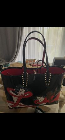 Christian Louboutin Tasche schwarz rot guter Zustand