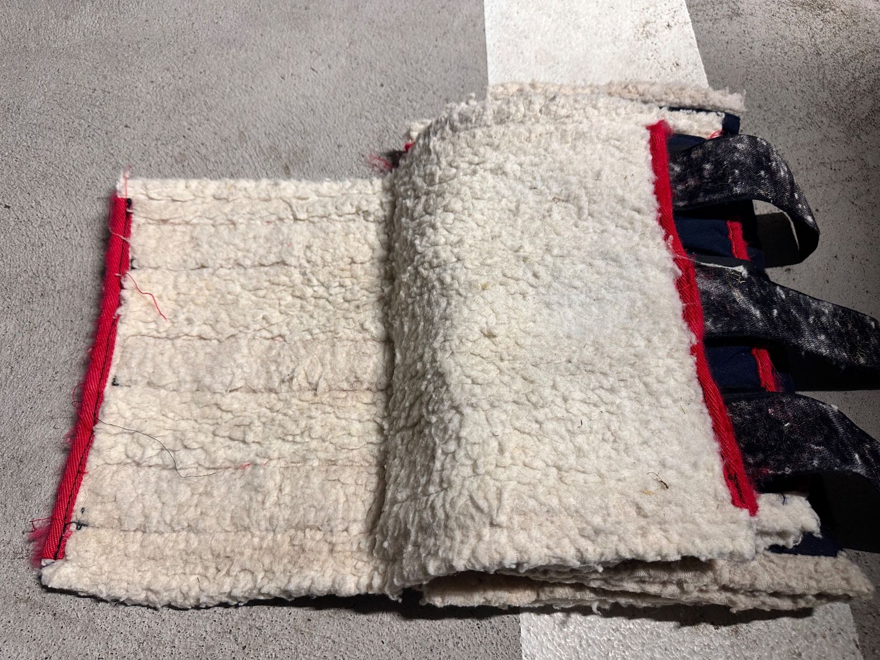 Stinchiere & Fasciature: 4 Pferde Stallgamaschen mit Fleece Innenfutter gebraucht – Usato da Tuggen venduto da wollistar 3