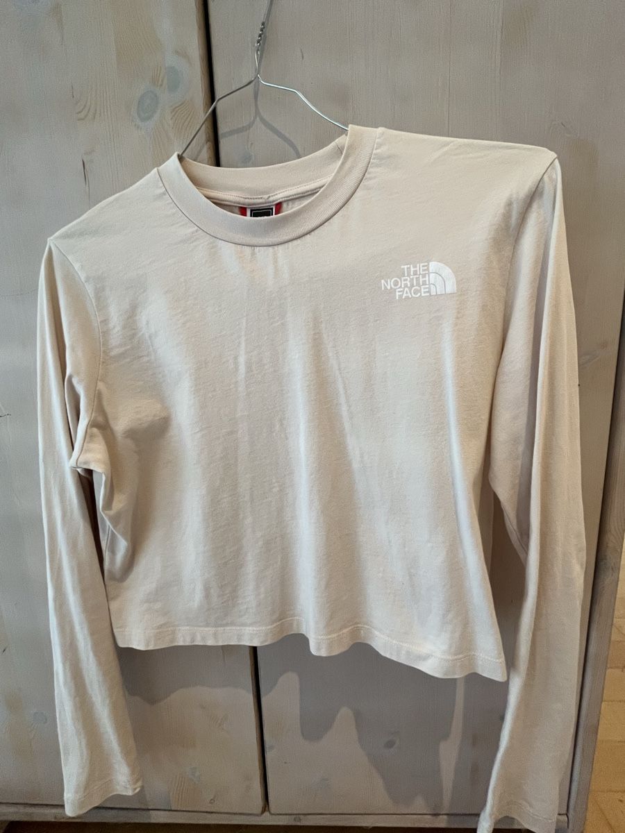 North Face T-shirt: The North Face Shirt – Nuovo (secondo la descrizione) da Chur venduto da lua_7j7m