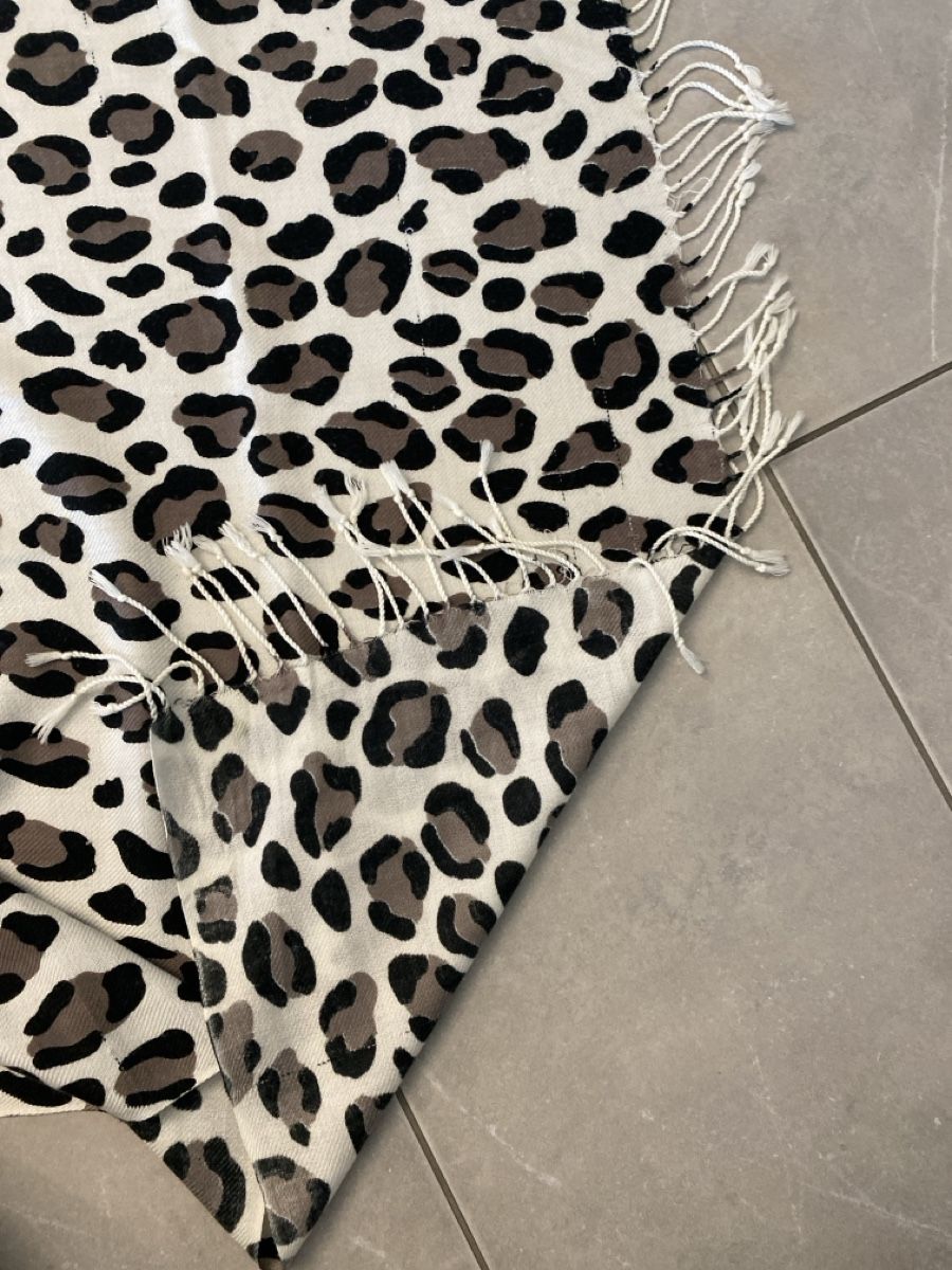 Foulards, Tücher & Schals: Leoparden Muster Schal – Gebraucht aus Hünenberg See von lar_9zjk 2