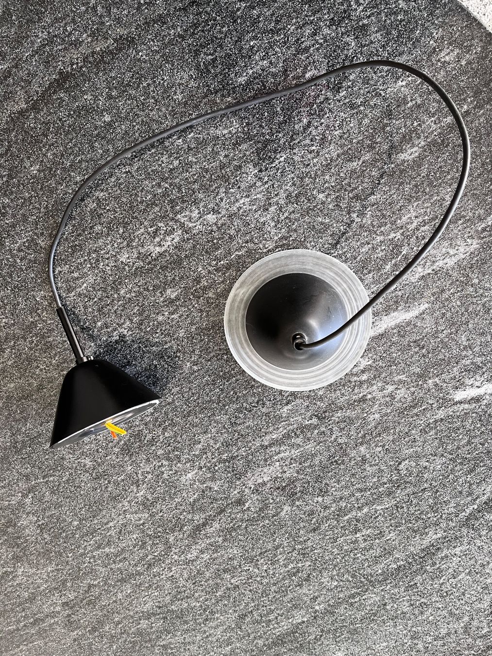 Lampade: Schwarze Design Hängelampe – Usato da Ittigen venduto da Luky37