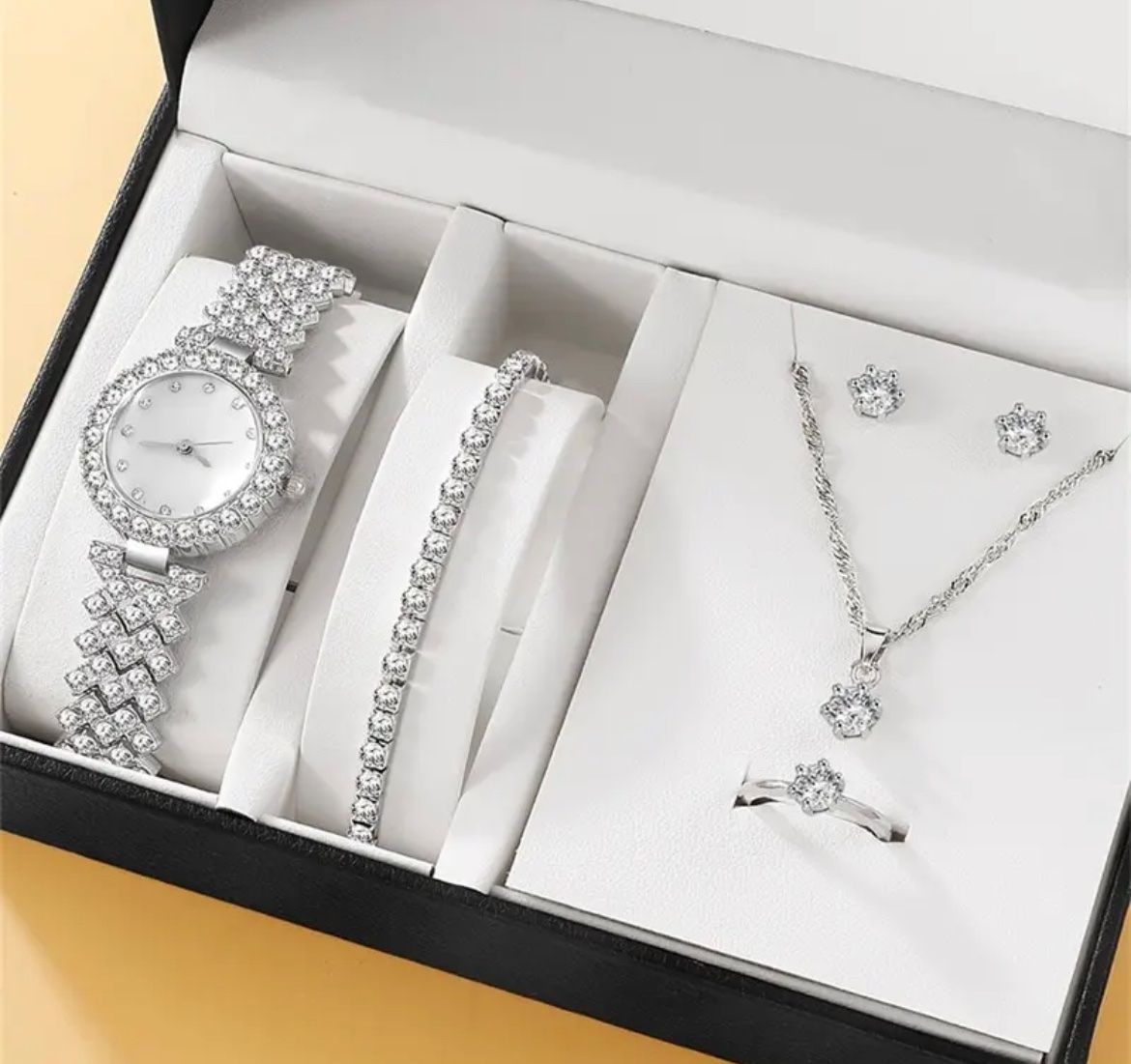 Orologi: Armbanduhr • Full set – Nuovo e nell'imballaggio originale da Oberegg venduto da Alepokemon