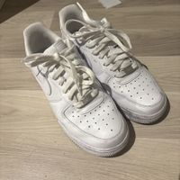 Nike Air Force 1 weiss Grösse 37.5 getragen