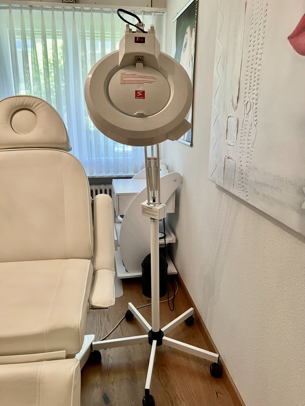 Autres optique: Lupenleuchte mit Lupenschuzklappe – D'occasion à Kreuzlingen par mar_egli