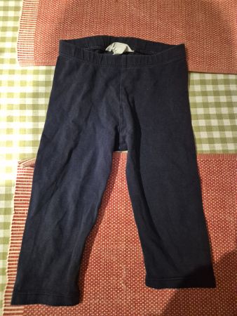 H&M Leggings kurze Gr. 98 mit Schmetterlingen Motiv.