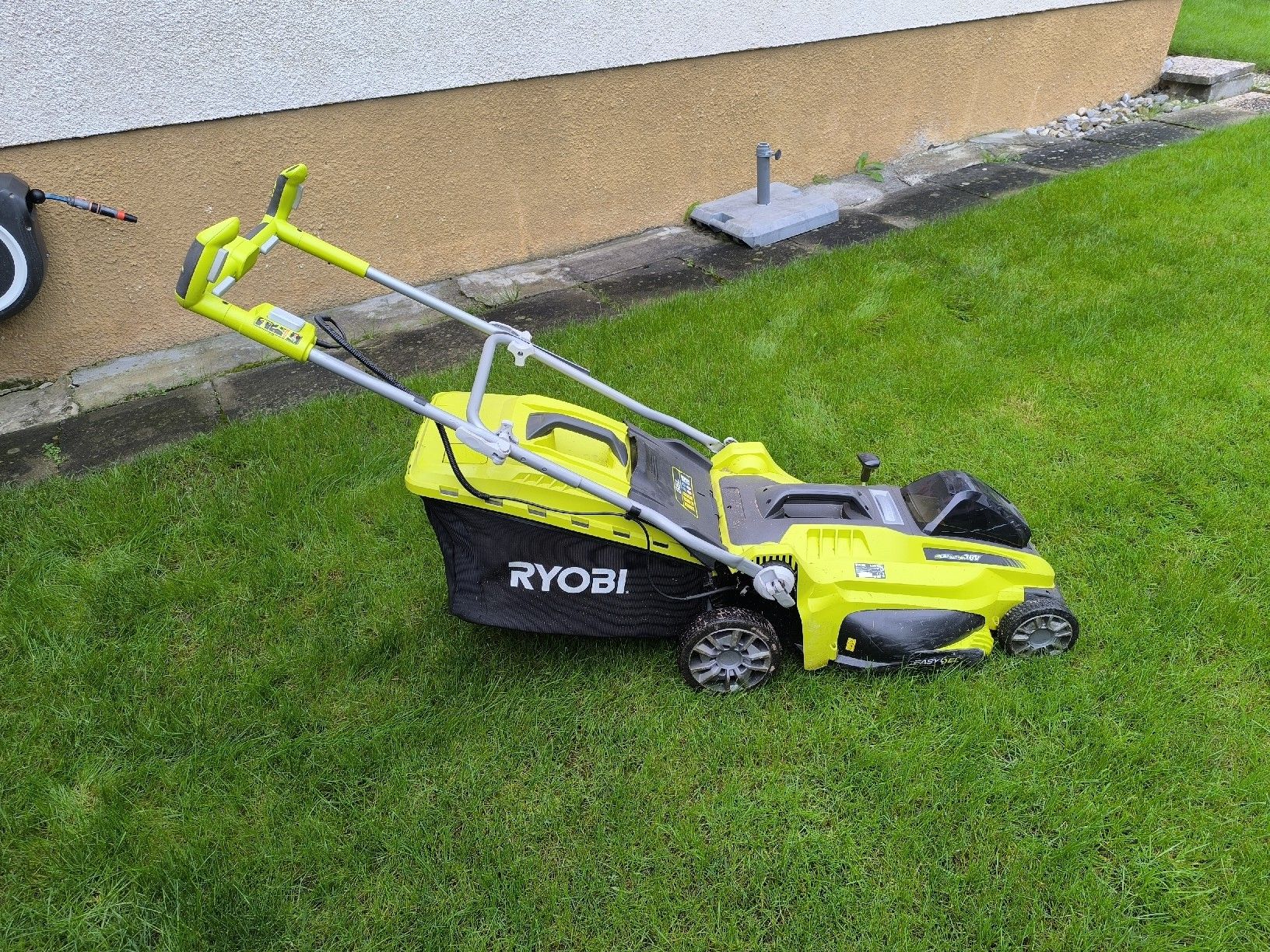 Ryobi Tagliaerba: tondeuse ryobi à accu – Usato da Muraz (Collombey) venduto da Celine-v81 1