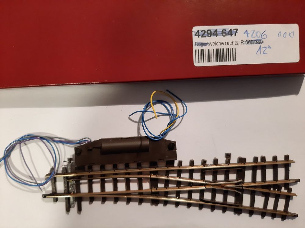 Bemo Modelleisenbahnen: Bemo H0m 4206 000 elektrische Weiche rechts 12° – Gebraucht aus Thun von Schwarzsee48
