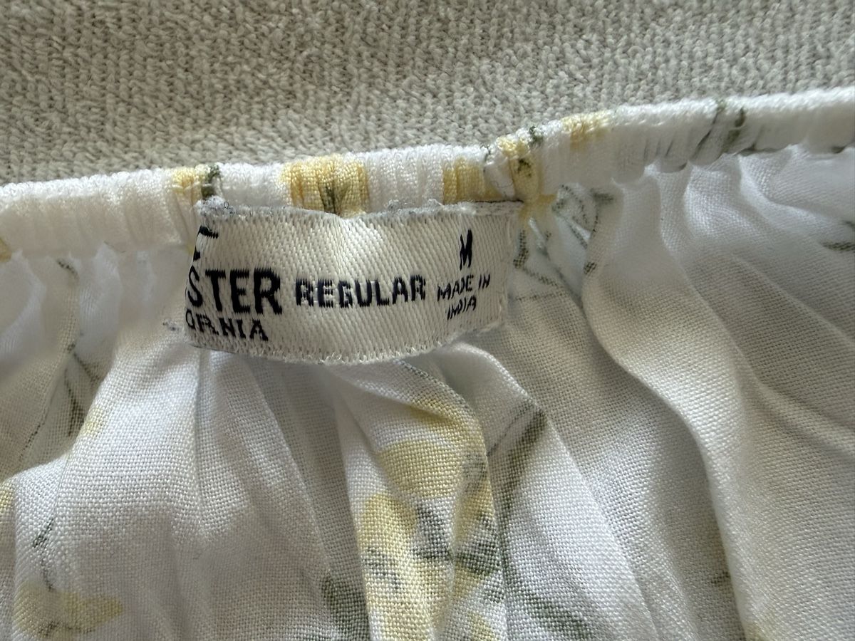 Hollister Kleider: Hollister Blumen Kleid Gr.M – Gebraucht aus Stallikon von Weihnachtsgnom 2