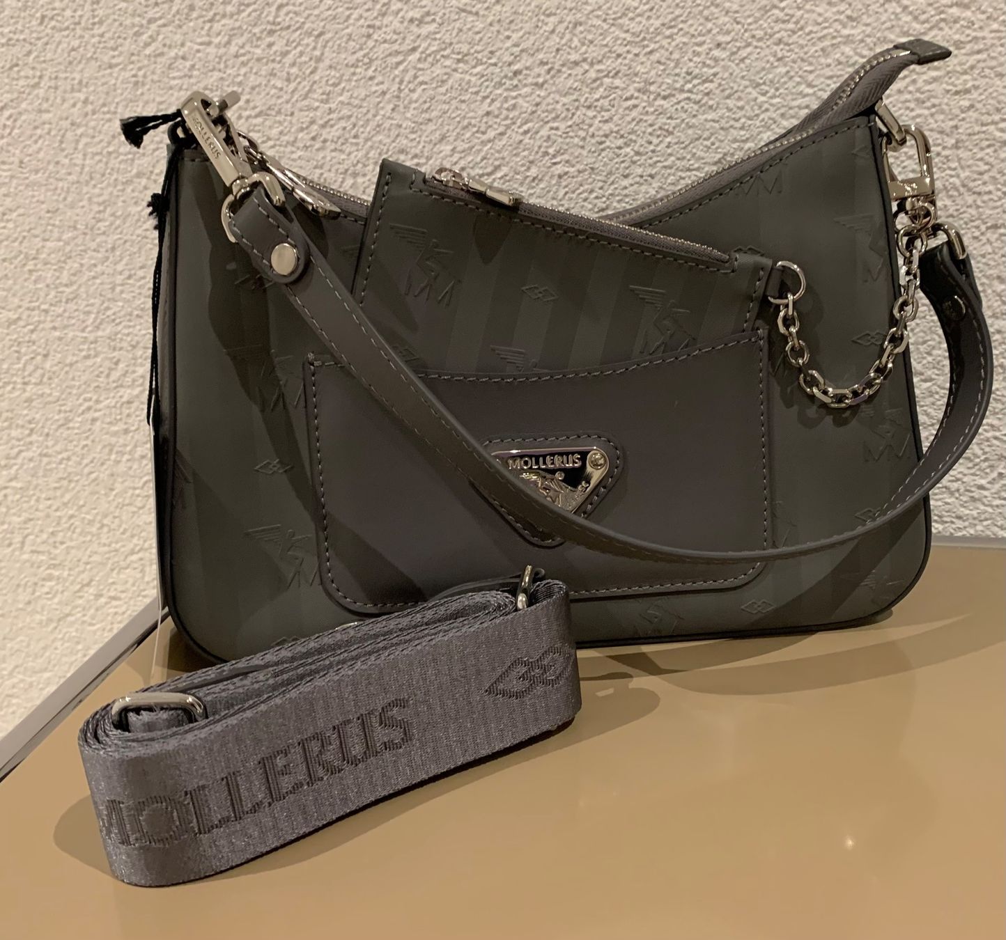 Maison Mollerus Borse da donna: MAISON MOLLERUS Castiel silbergrau silber, NEU – Nuovo e nell'imballaggio originale da Mettmenstetten venduto da srca