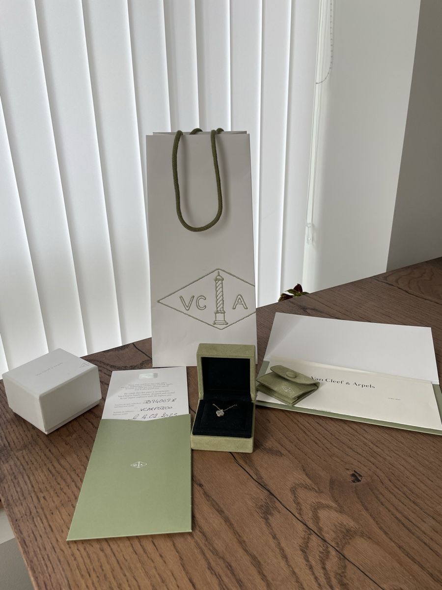 Van Cleef Catenine: Van Cleef and Arpels sweet alhambra – Usato da Lausanne venduto da fashionistagirlie 3