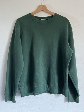 grüner Pullover
