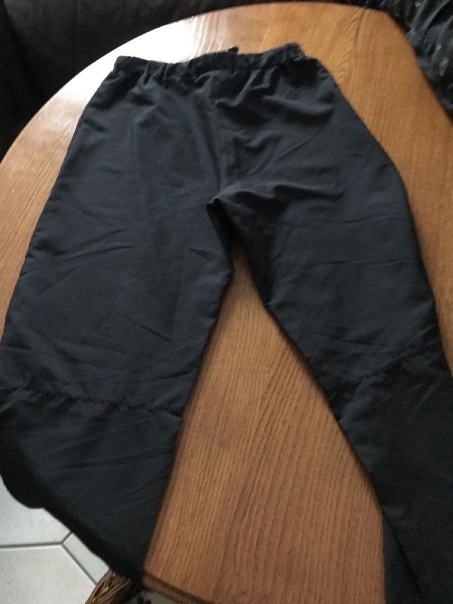 Hosen: Pantalon de gym fille – Gebraucht aus Montsevelier von ber_88db 1