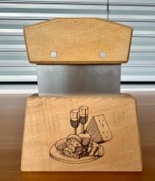 Käsehobel/Käseschneider mit Holzsockel, Top!