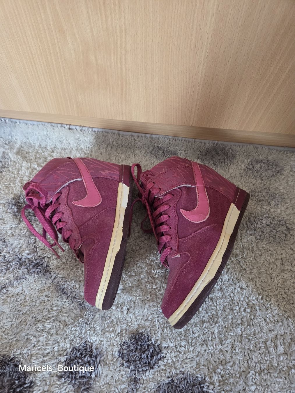 Nike Scarpe da donna: Nike-Schuhe mit Keilabsatz, Größe US 6 – Usato da Winterthur venduto da Maricels_Boutique 2