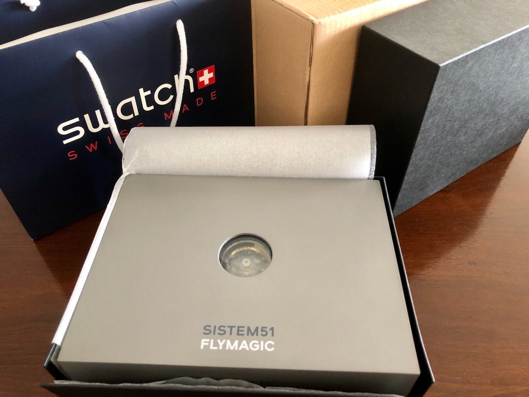 Swatch Orologi: SWATCH FlyMagic "Red Surprise", Ltd.Ed. 500 p., mechanical – Nuovo e nell'imballaggio originale da Le Mont-sur-Lausanne venduto da LycaGallery 7