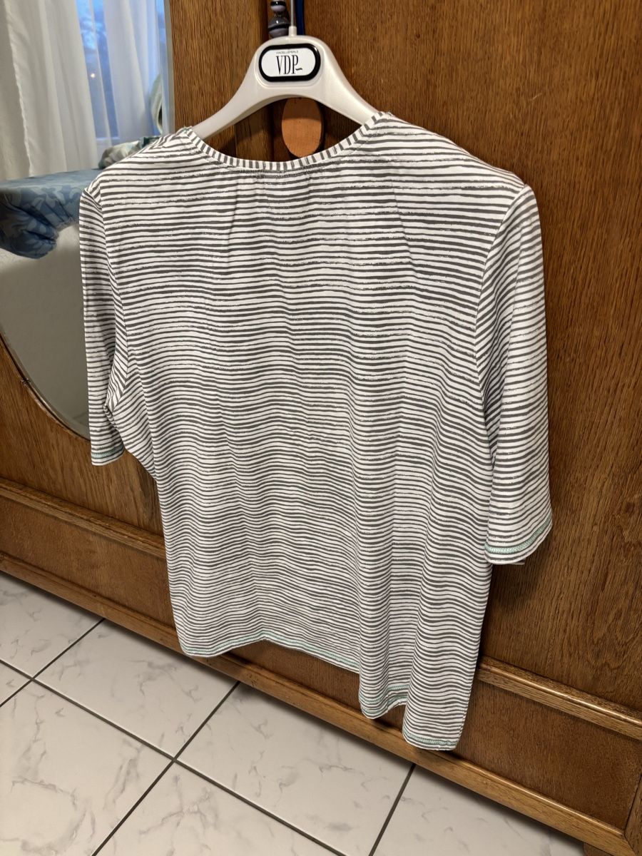 T-shirt: Maglietta  – Nuovo (secondo la descrizione) da Schwyz venduto da Francesca54 1
