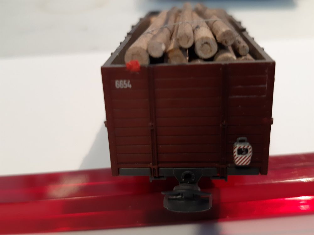 Bemo Modelleisenbahnen: Bemo H0m 2267 139 RhB E 6654 Hochbordwagen mit Holzladegut – Gebraucht aus Thun von Schwarzsee48 4